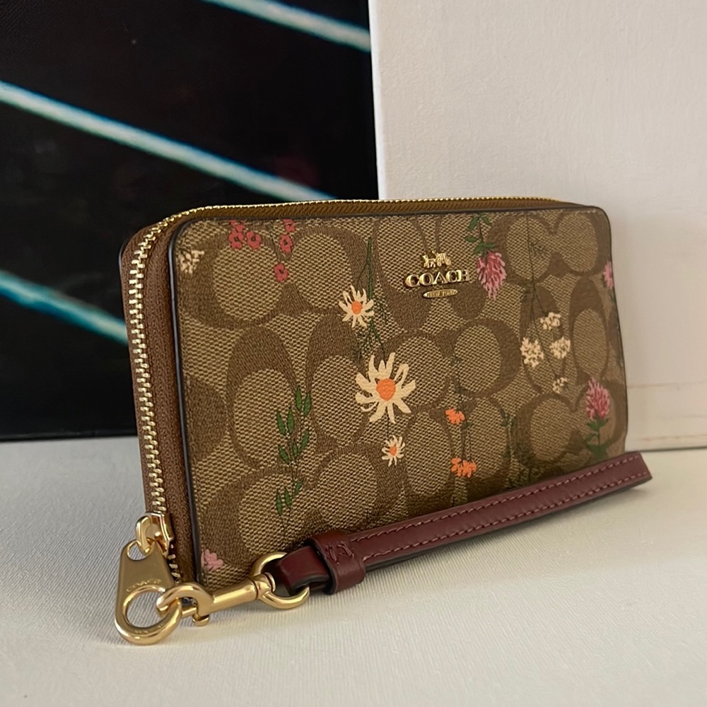 Coach
LONG ZIP AROUND WALLET IN SIGNATURE CANVAS WITH WILDFLOWER PRINT - Picture 4 of 7
